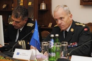 Генерал Кнуд Бартелс возглавил делегацию НАТО