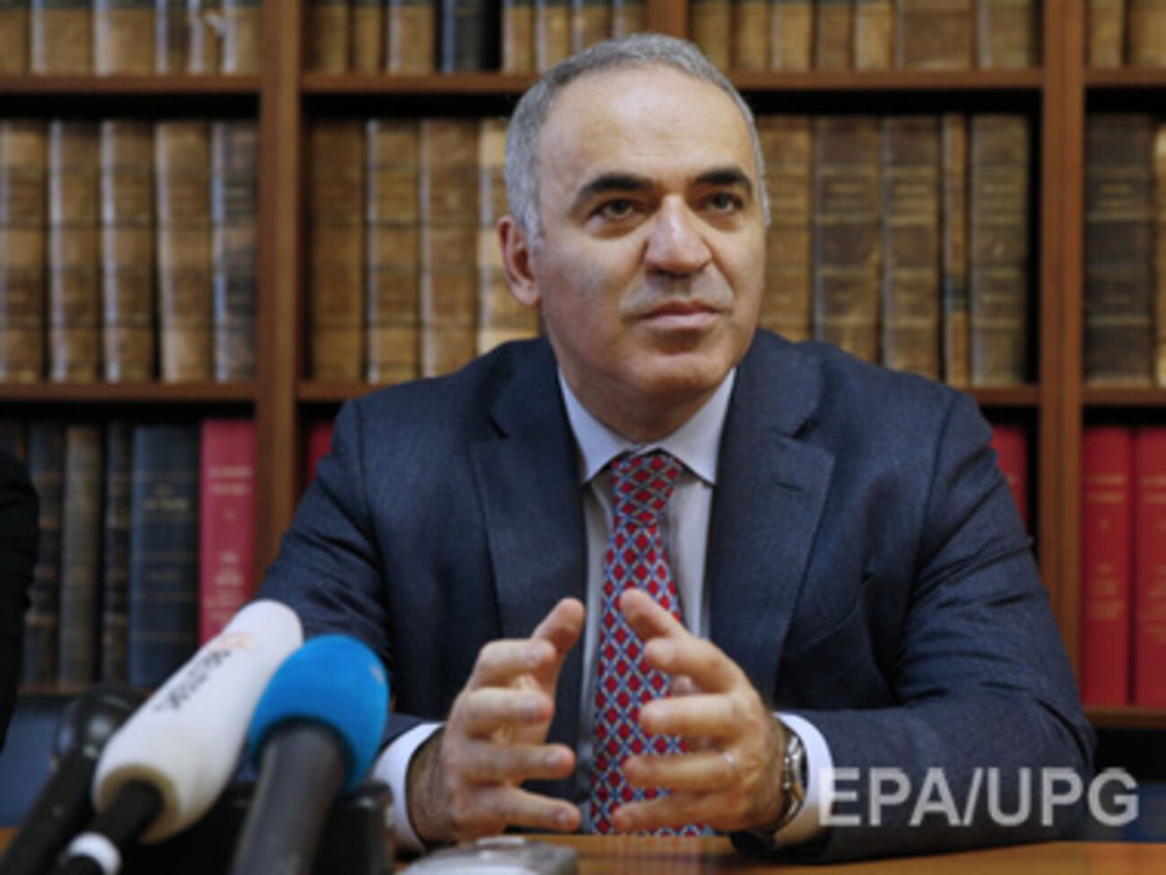 Каспаров призвал западные страны бороться с Путиным