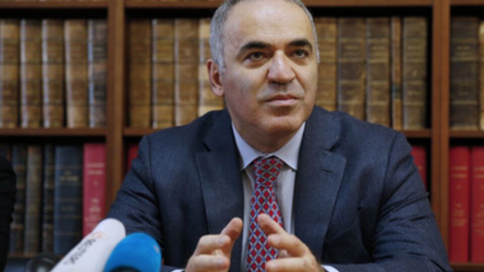 Каспаров призвал западные страны бороться с Путиным