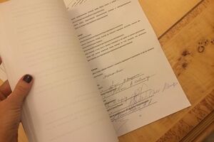 Соглашение было подписано всеми избранными политическими силами, кроме Оппозиционного блока