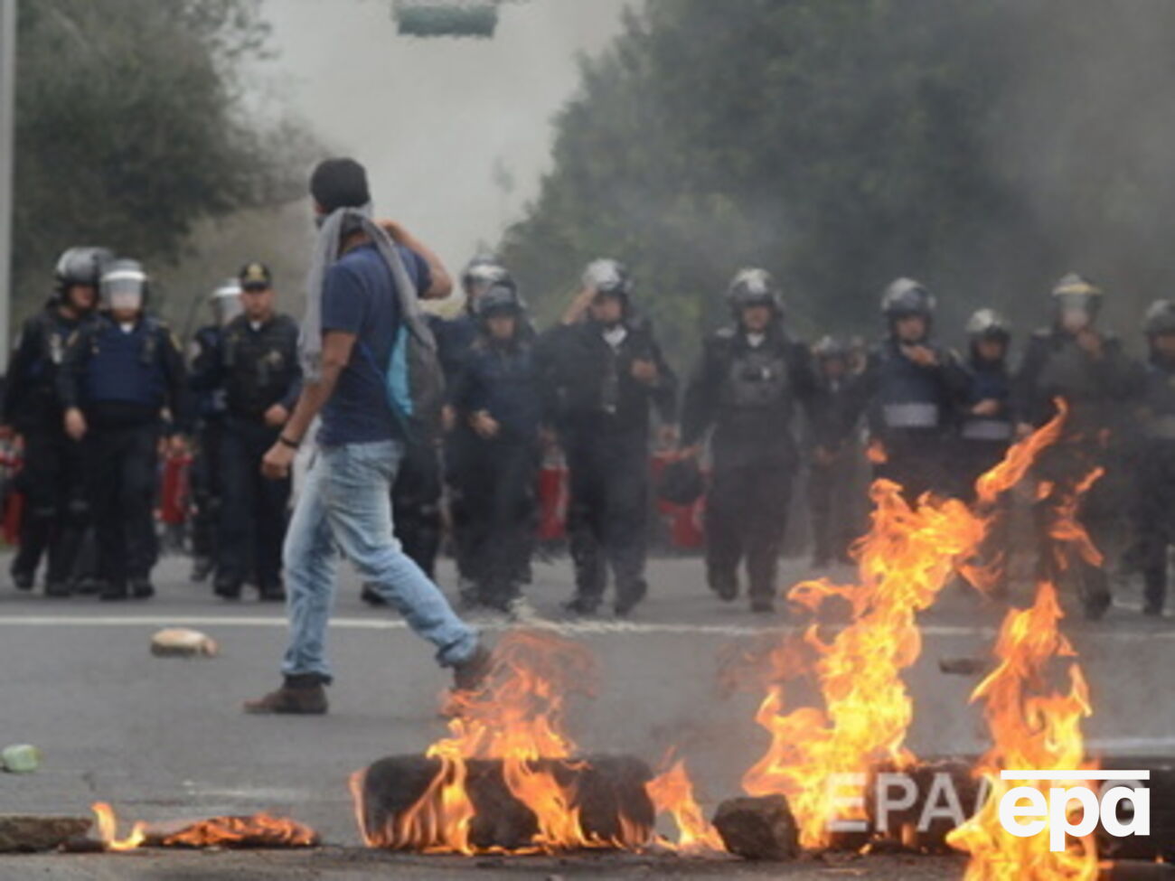 Протестующие в Мексике пошли на столкновения с полицией
