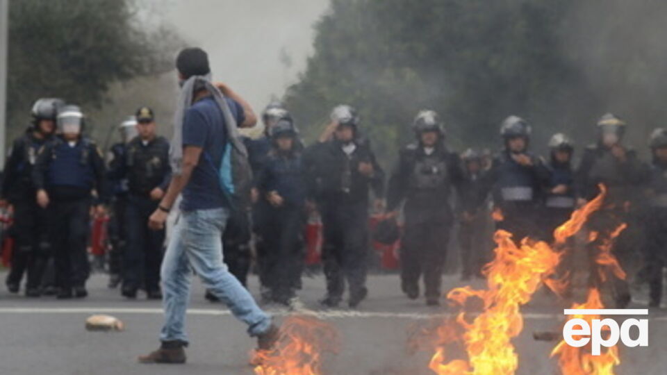 Протестующие в Мексике пошли на столкновения с полицией