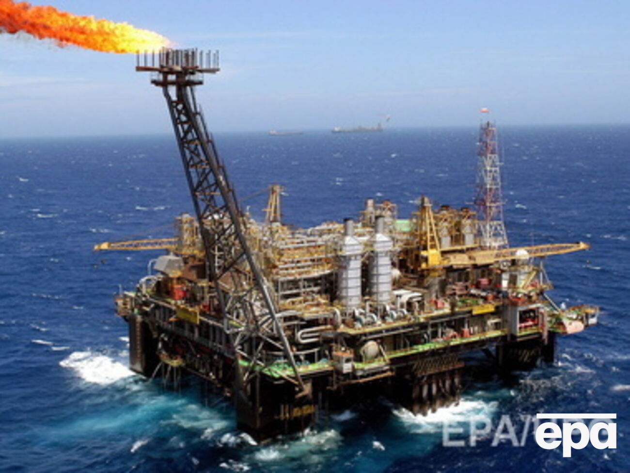 Россия не хочет продавать дешевую нефть, но не знает, как резко уменьшить ее добычу