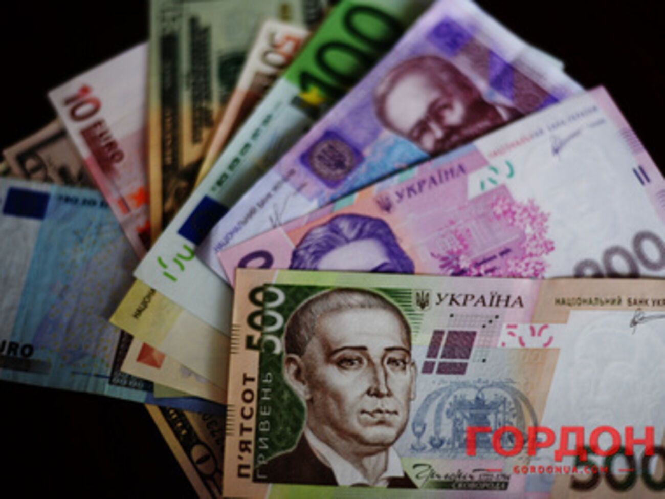 Официальный курс гривны вырос еще на пять копеек &ndash; до 15,10 грн/$