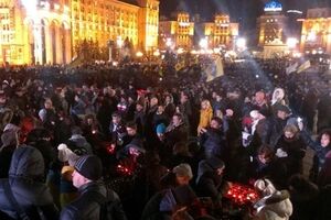 В Киеве проходит вече по случаю годовщины Евромайдана. Фоторепортаж