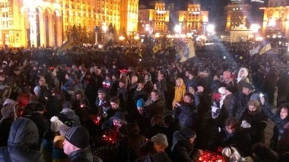 В Киеве проходит вече по случаю годовщины Евромайдана. Фоторепортаж
