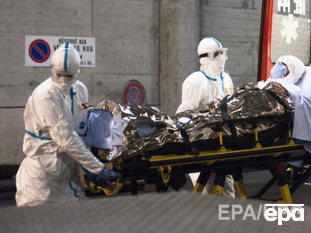 В Мали около 100 случаев заболевания Эболой