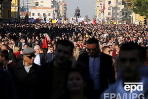 Большинство демонстрантов выражает поддержку крупнейшей оппозиционной Демократической партии