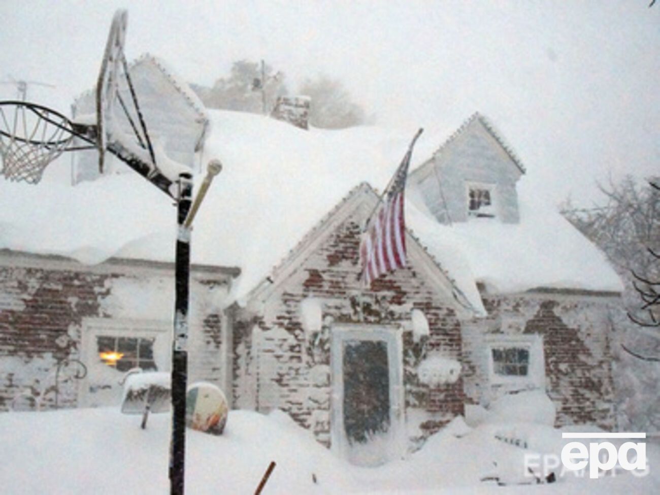 Высота снежного покрова в штате Нью-Йорк превысила два метра