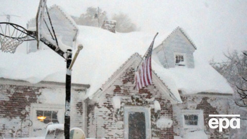 Высота снежного покрова в штате Нью-Йорк превысила два метра