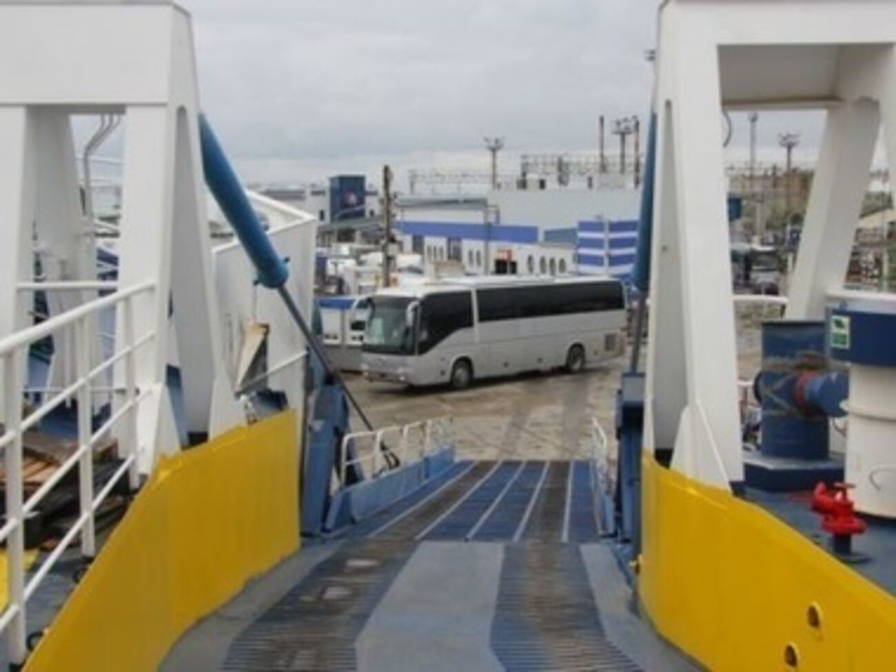 Переправа остается закрытой