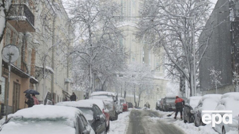 Столицу засыпало снегом