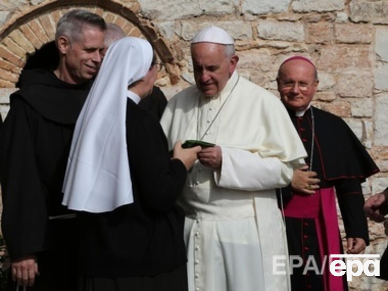 Папа Римский причислил к лику святых шестерых человек