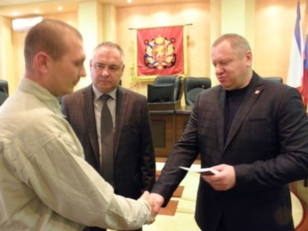 Большинству крымских ополченцев такие медали вручили еще 9 мая