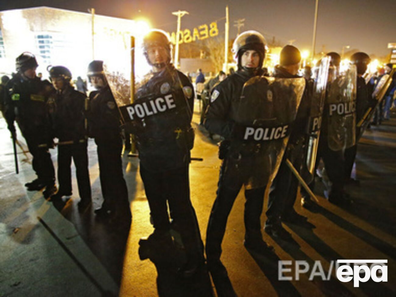 Американский полицейский смертельно ранил ребенка