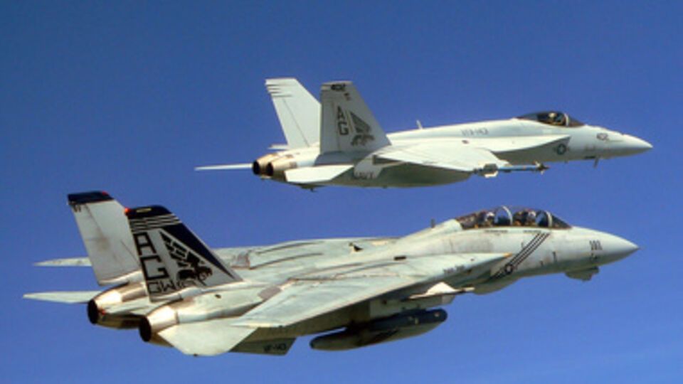 Истребители F-18 Украине могли предлагать коммерсанты, считает Геращенко