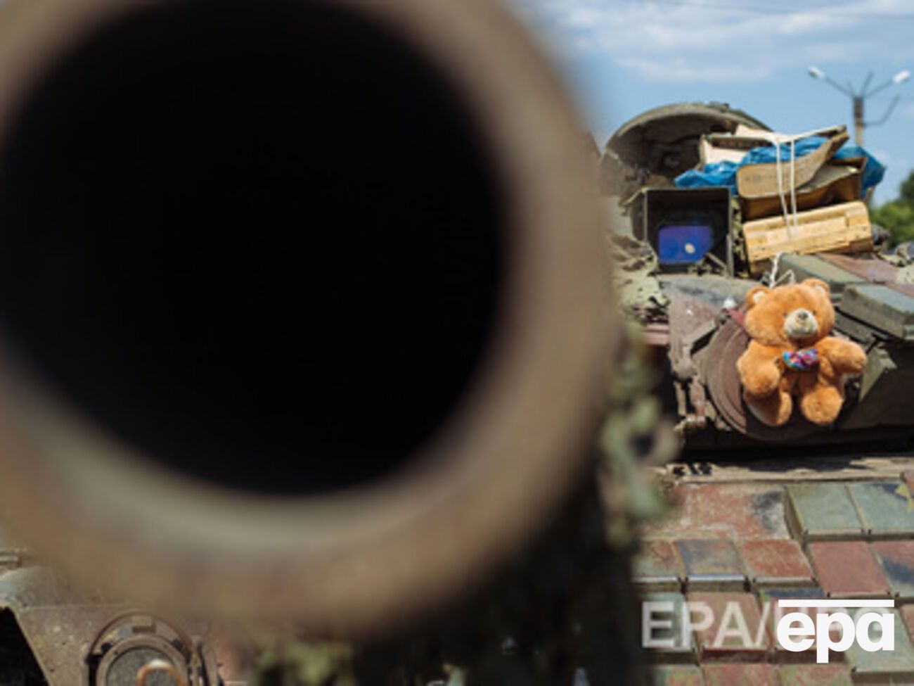 На данный момент, по данным штаба обороны Мариуполя, ситуация в городе находится под контролем сил АТО