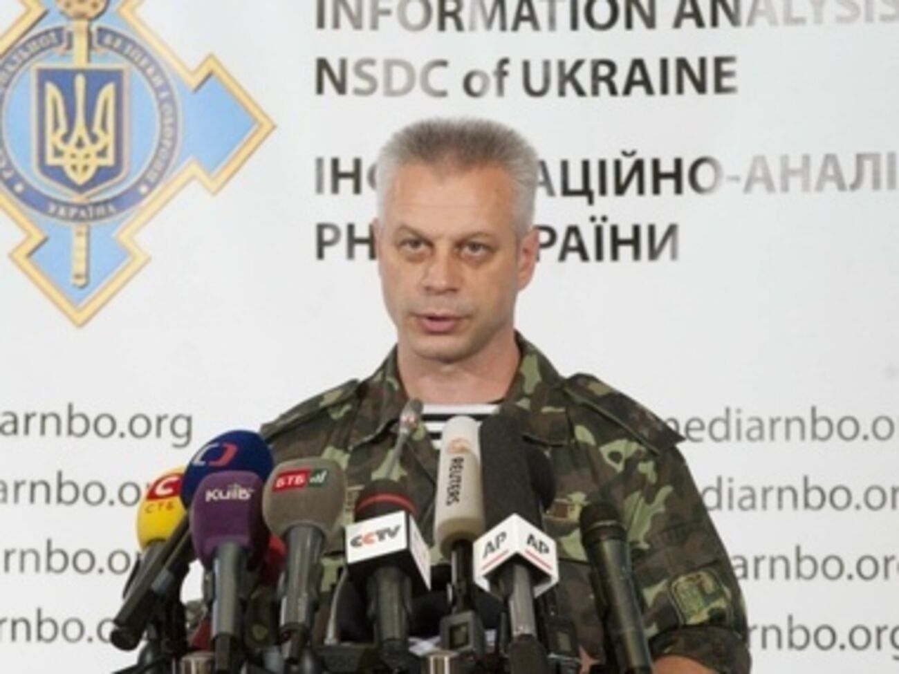 Лысенко сообщил о колоннах с военной техникой, пересекших КПП "Изварино"