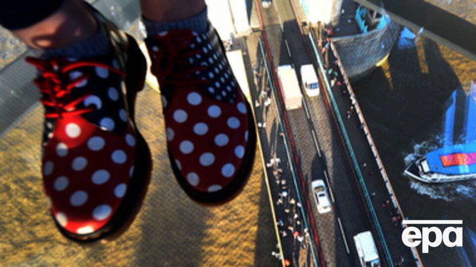 Основная толща пола уцелела