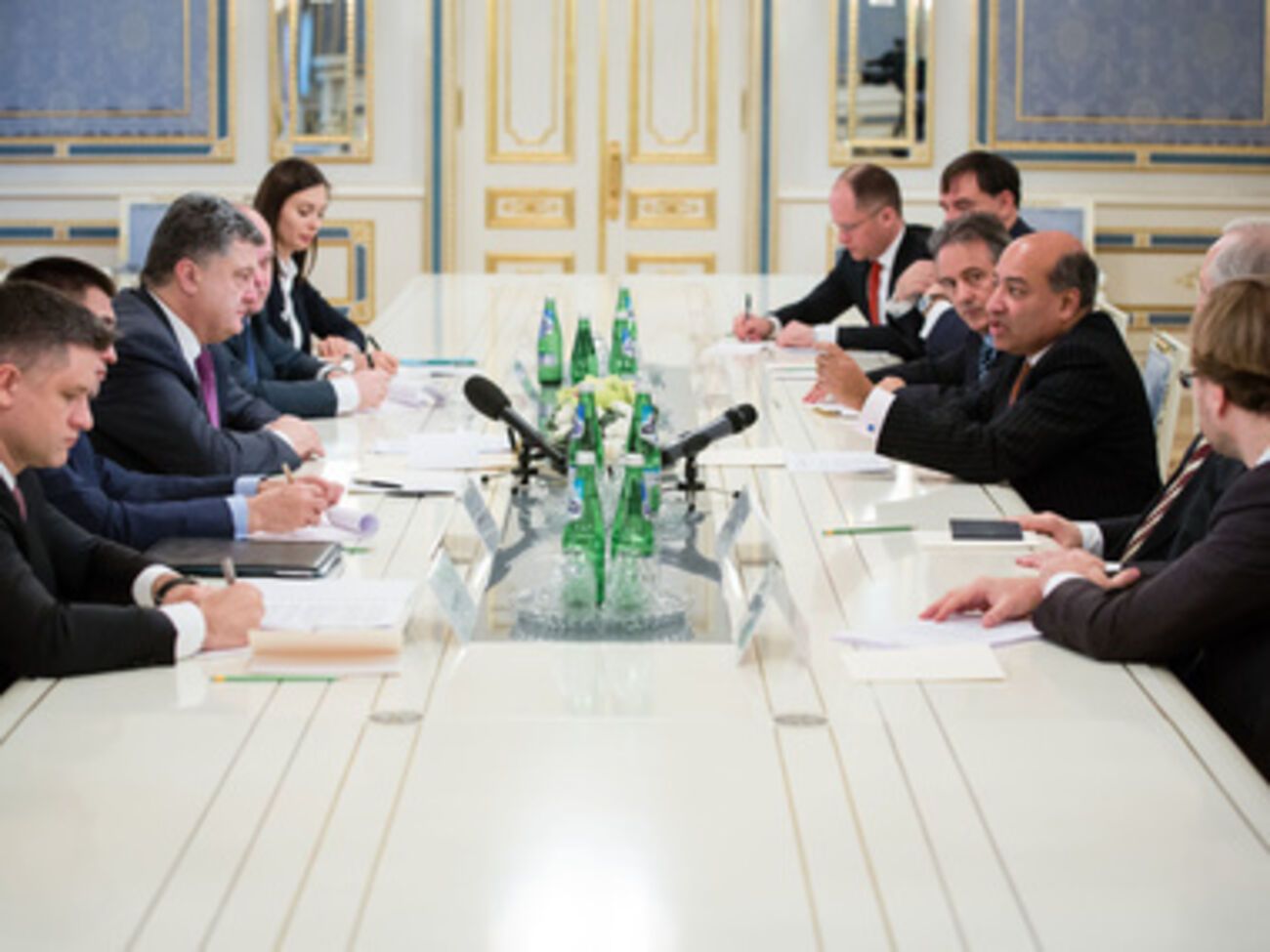 Петр Порошенко провел встречу с делегацией ЕБРР