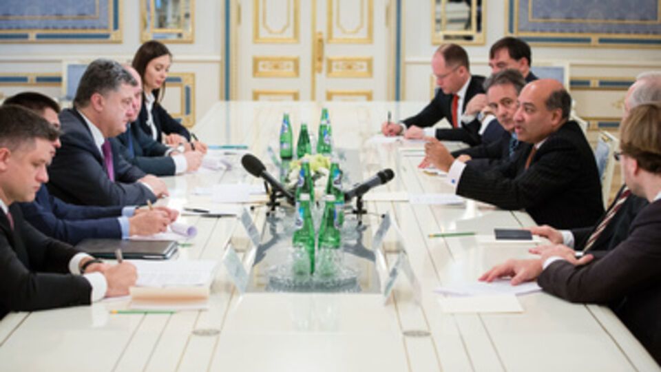 Петр Порошенко провел встречу с делегацией ЕБРР