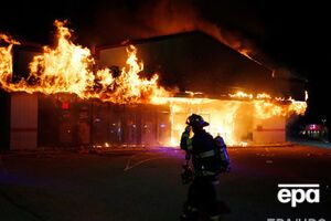 Кризис в Америке это свидетельство того, что страна живет и в ней обостряются противоречия, считает Дмитрий Быков