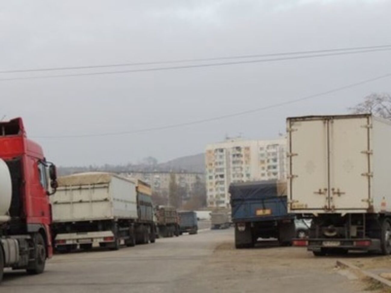 Погрузка грузовиков еще не началась