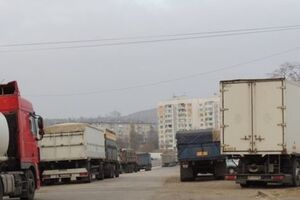 Погрузка грузовиков еще не началась