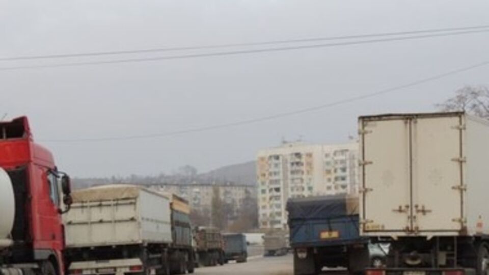 Погрузка грузовиков еще не началась