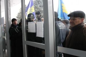 Милиция не пустила митингующих на заседание горсовета