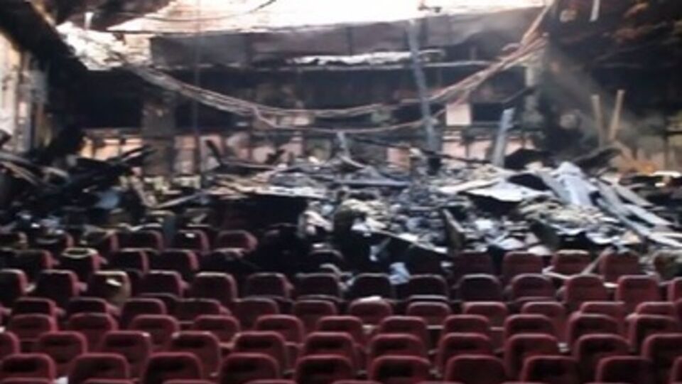 Мария Лебедева предполагает, что зрительный зал подожгли позже, чем перекрытия