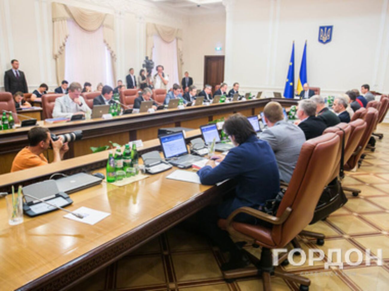 Кабмин проводит последнее заседание