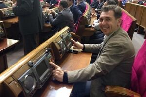 Новоизбранных депутатов-новичков учили пользоваться системой "Рада". Фоторепортаж