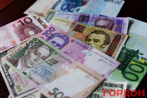 Гривна немного ослабила свои позиции