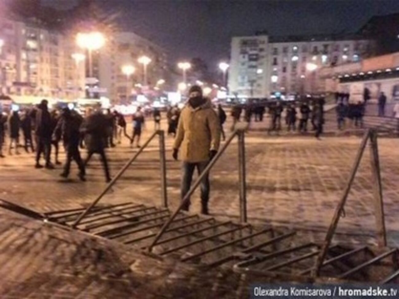 Под дворцом "Украина" в Киеве митингуют против концерта Ани Лорак. Фоторепортаж