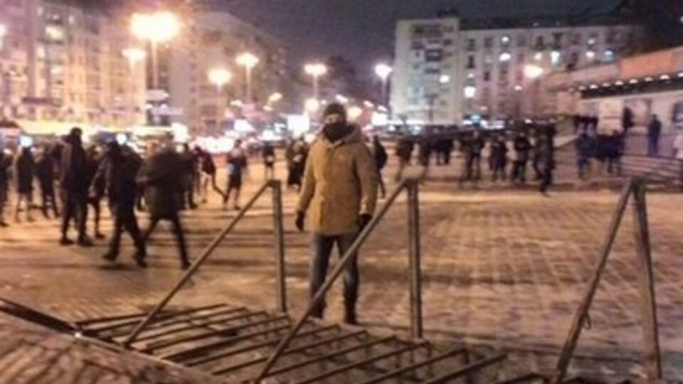 Под дворцом "Украина" в Киеве митингуют против концерта Ани Лорак. Фоторепортаж