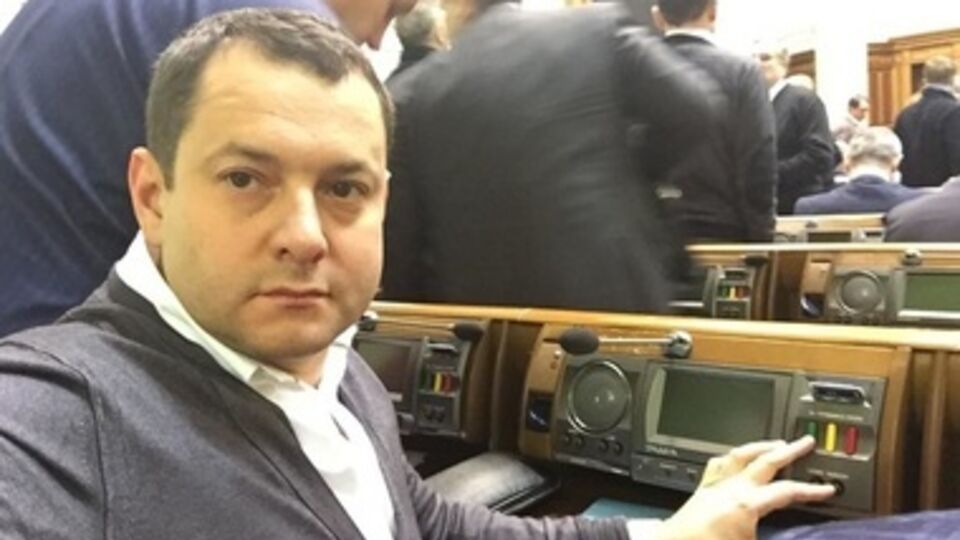 Депутаты учились правильно жать на кнопки