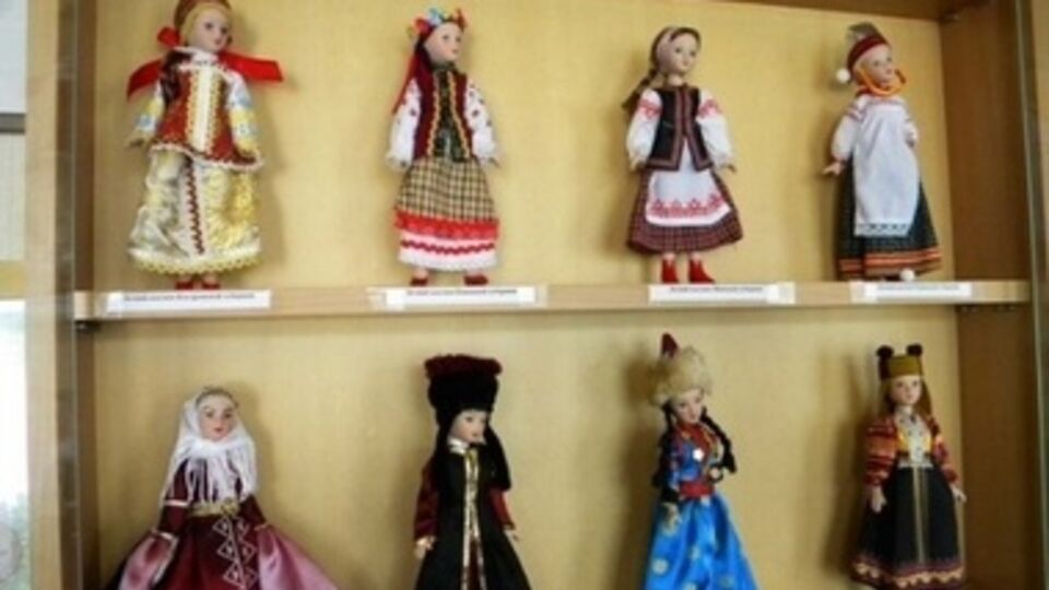 Посольства иностранных государств организуют выставку и продажу блюд национальной кухни, одежды, бытовой техники, электроники и разнообразных сувениров