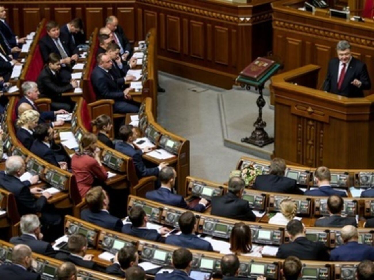 Петр Порошенко во время выступления в парламенте