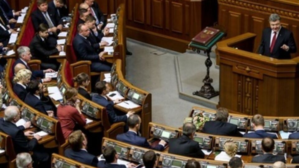 Петр Порошенко во время выступления в парламенте