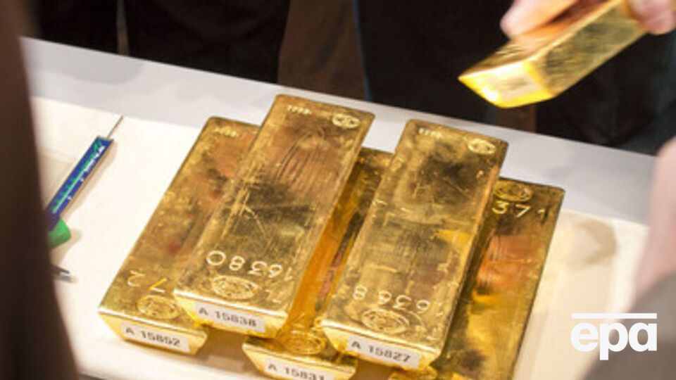 Золотые резервы России продолжают падать