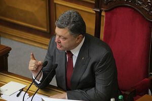 Армия Украины пока не готова отказаться от срочников, сообщил Петр Порошенко