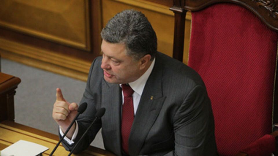 Армия Украины пока не готова отказаться от срочников, сообщил Петр Порошенко