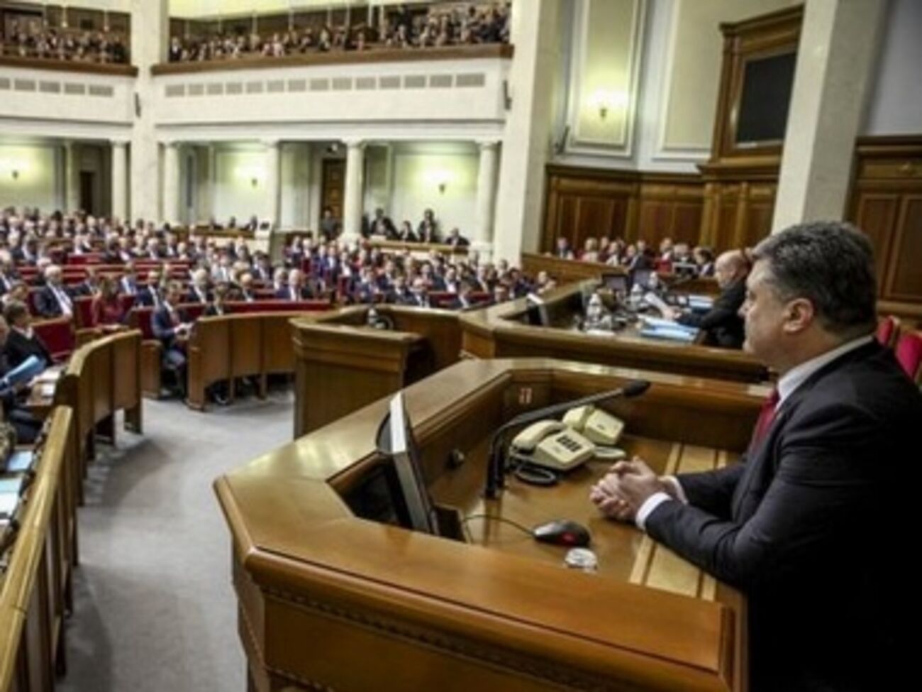Петр Порошенко во время сегодняшнего заседания парламента