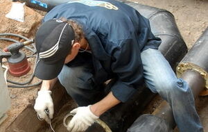 Сотрудники предприятия пытаются проводить ремонт и под обстрелами