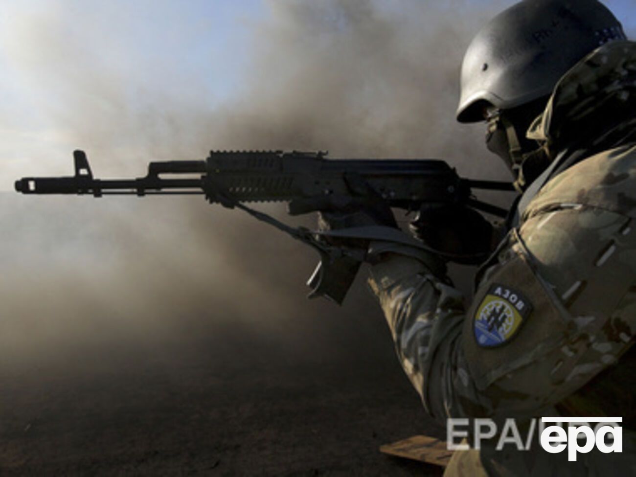 Украинские военные держат оборону на Донбассе