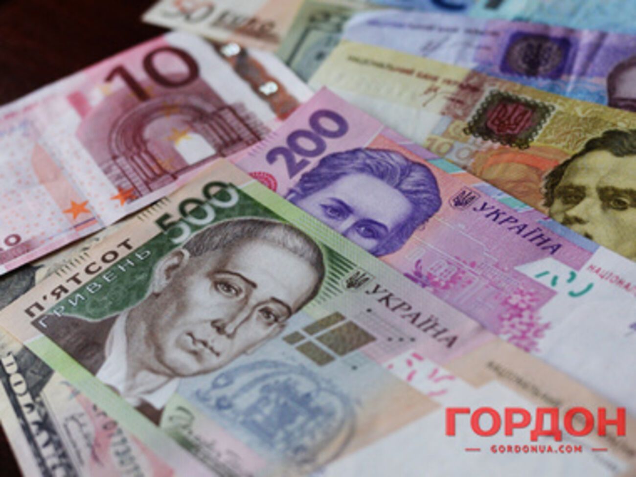 Гривна теряет позиции