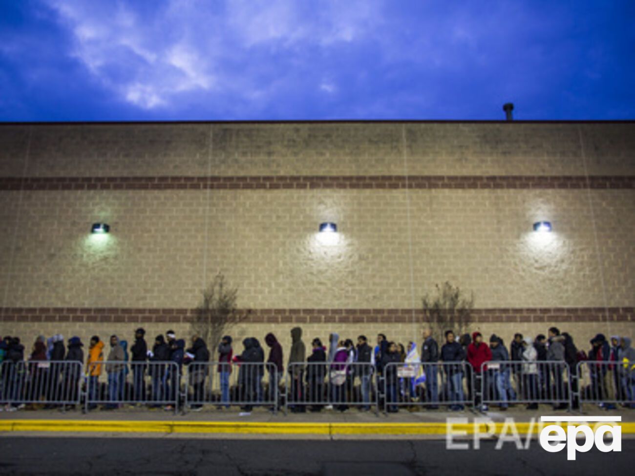 "Черная пятница". Американцы и британцы провели день в магазинах. Фоторепортаж