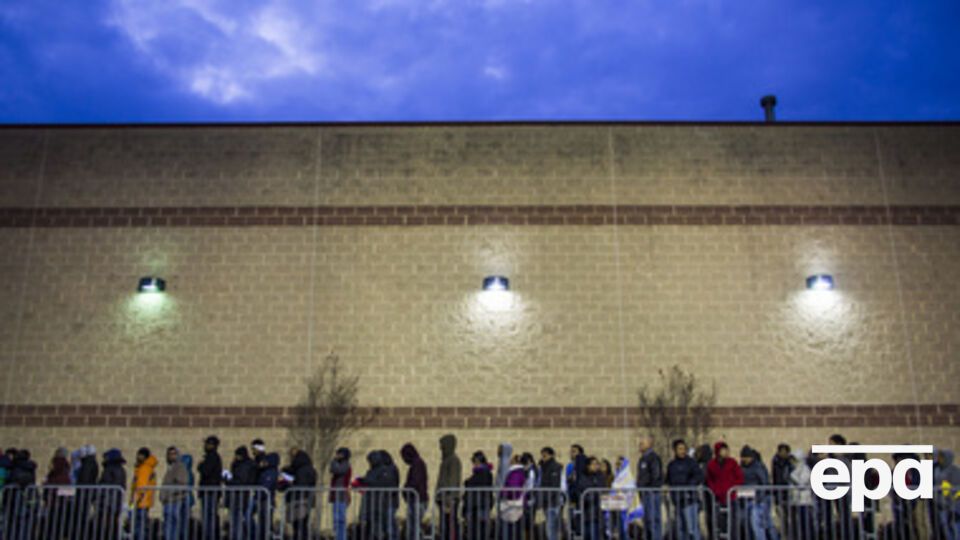 "Черная пятница". Американцы и британцы провели день в магазинах. Фоторепортаж