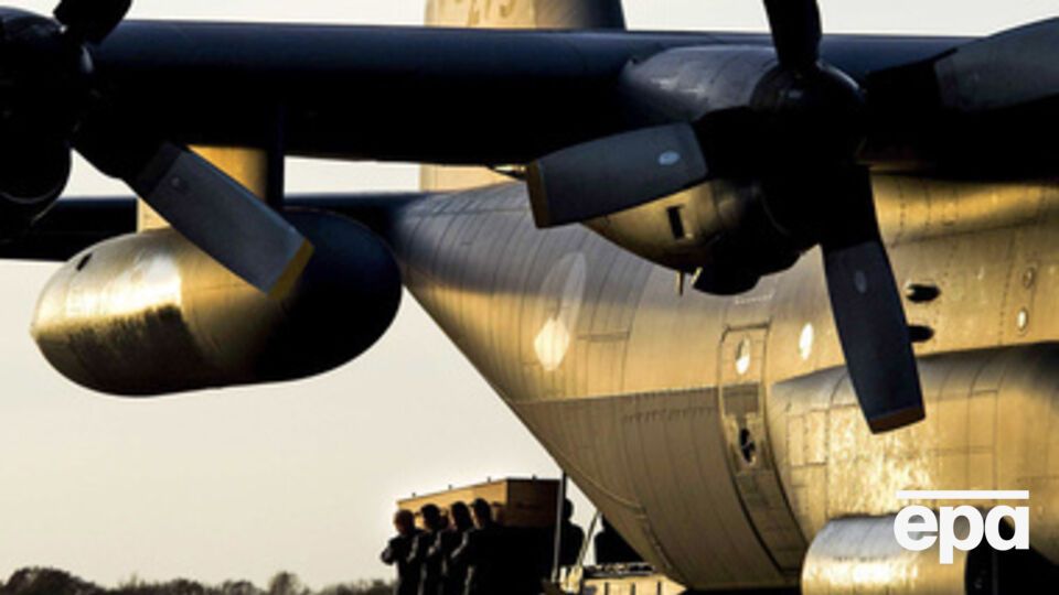 В Нидерланды прибыл очередной борт с останками жертв рейса MH17